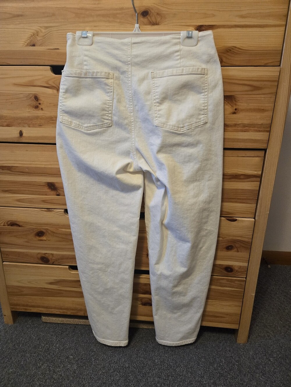 EILEEN FISHER Classic High-Waist Cream Jeans. Size 4. - Picture 2 of 6